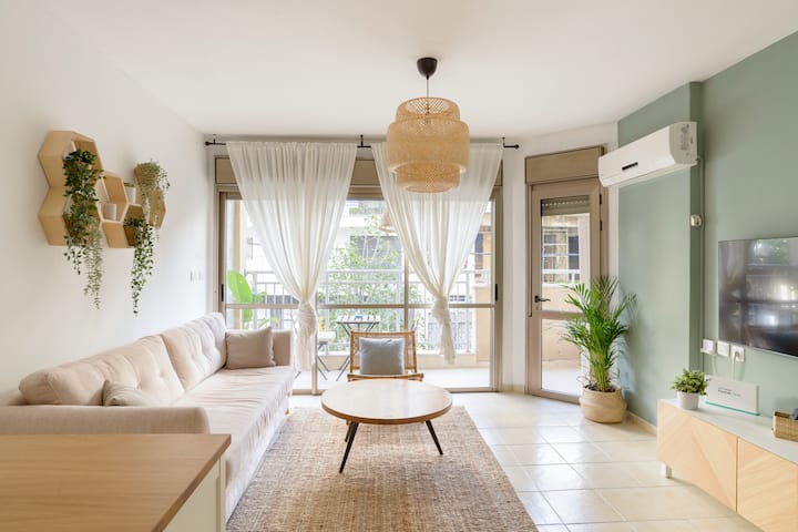 Lovely 1br Apt. Florentin Center /Elevator/balcony - Tel-Aviv