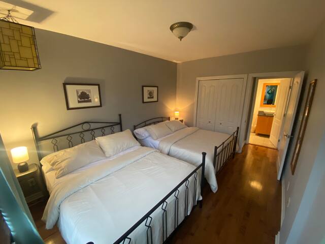 Aparthotel-Montreal-Sunset Suite 403 gallery image 4