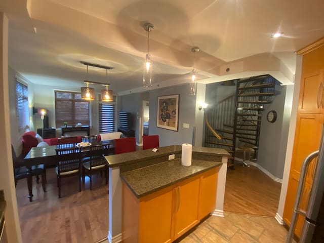 Aparthotel-Montreal-Sunset Suite 403