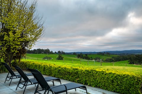 Farm Stay at the Farm Barn! Amazing Views!