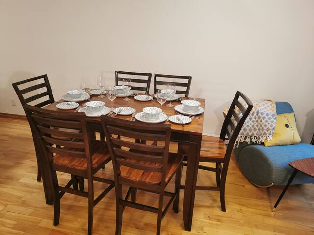 Lovely 2BR in the heart of the Plateau gallery image 4