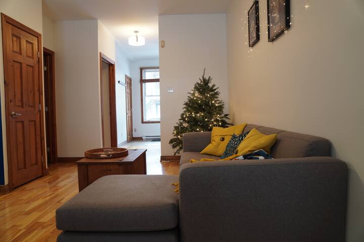 Lovely 2BR in the heart of the Plateau gallery image 3