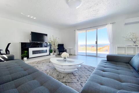 Amazing 3BR beachfront suite w/ Hot Tub and views