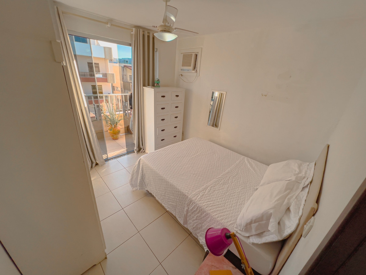 Постелнина на барање – надоместок за перење алишта. (повеќе информации во описот за сместувањето) 