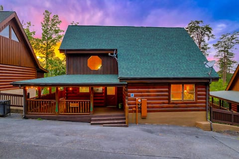 Hailey's Hideaway cabin in Sevierville - Photo 1