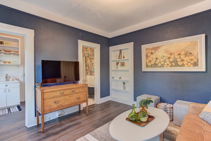 Eclectic Apartment In The Heart Of Downtown Slo. - San Luis Obispo, CA