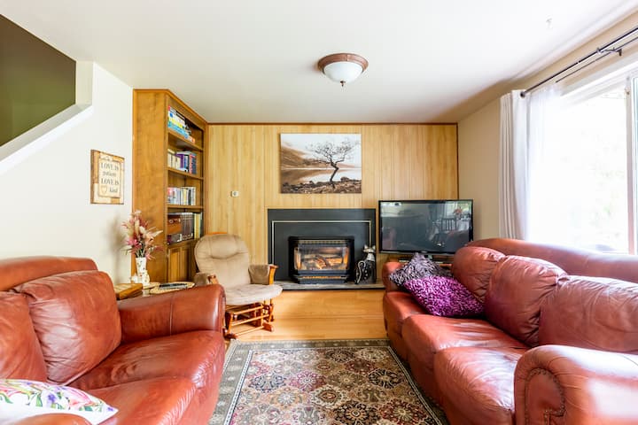Lovely Home Private Hot Tub Wi-fi King Bed Hiking - Skykomish