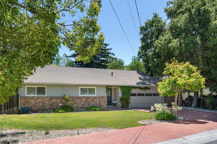 Near Stanford 1 Story House Huge Flat Fenced Yard