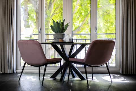 Top performing Airbnb: Appartement de Hoge Stoep in Wijk 00