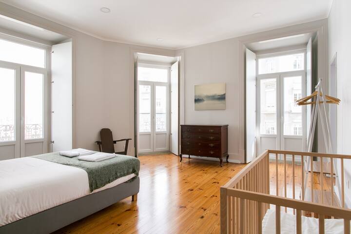 NEW! Lisbon Comfy Apartment IV gallery image 3