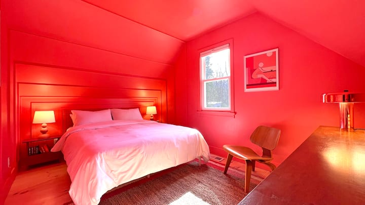 Coral room with a queen bed, it feels like falling into a sunset