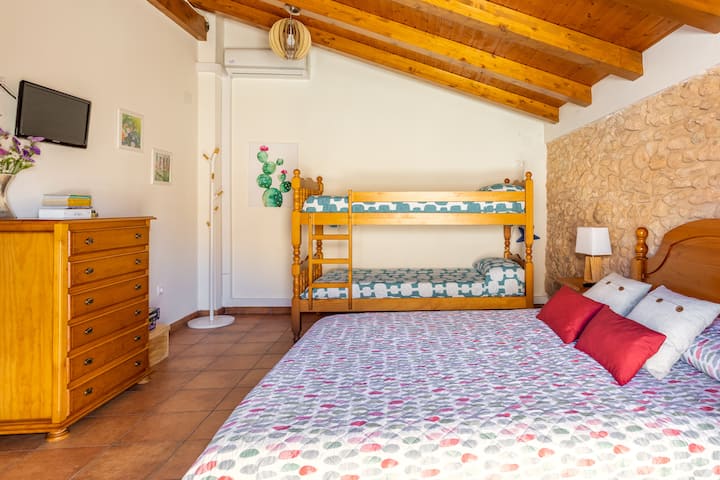 ŠTVORLÔŽKOVÁ IZBA