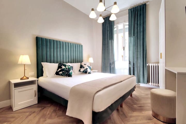 Santi Apostoli: Ponte Vecchio view