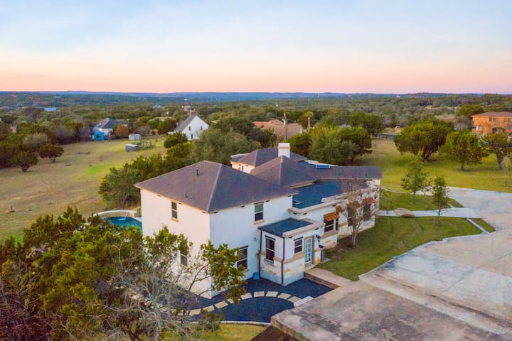 7 Bedroom | Sleep 26 | Pool | Hot Tub | Pool Table gallery image 2