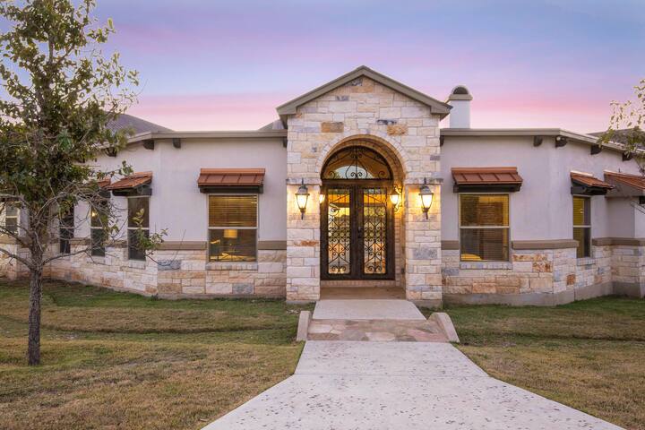 7 Bedroom | Sleep 26 | Pool | Hot Tub | Pool Table gallery image 4