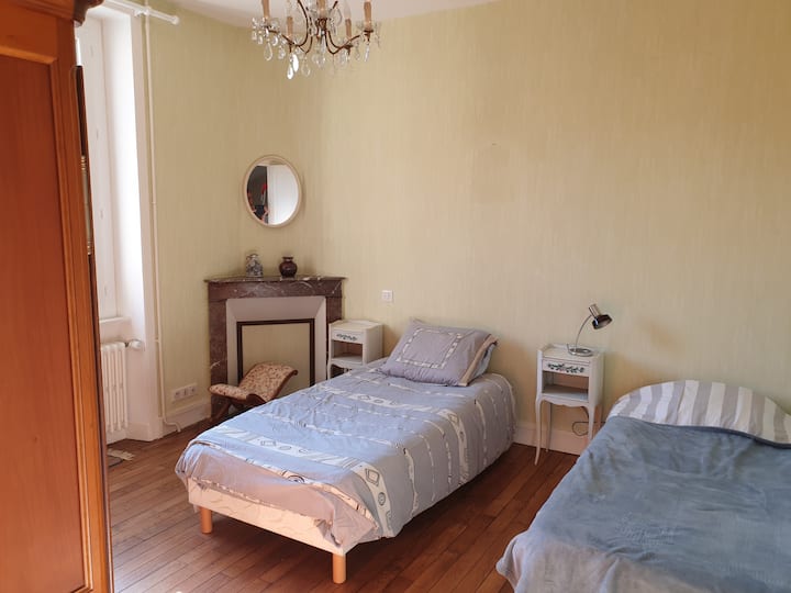 Chambre 2 lits une place
