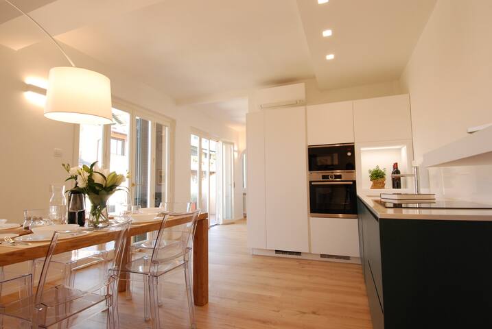 Top Floor Apartment at Ponte Vecchio gallery image 3