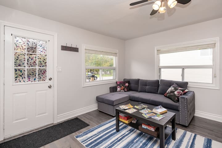 Cozy Cottage 5min Walk/1min Drive To Private Beach - Innisfil