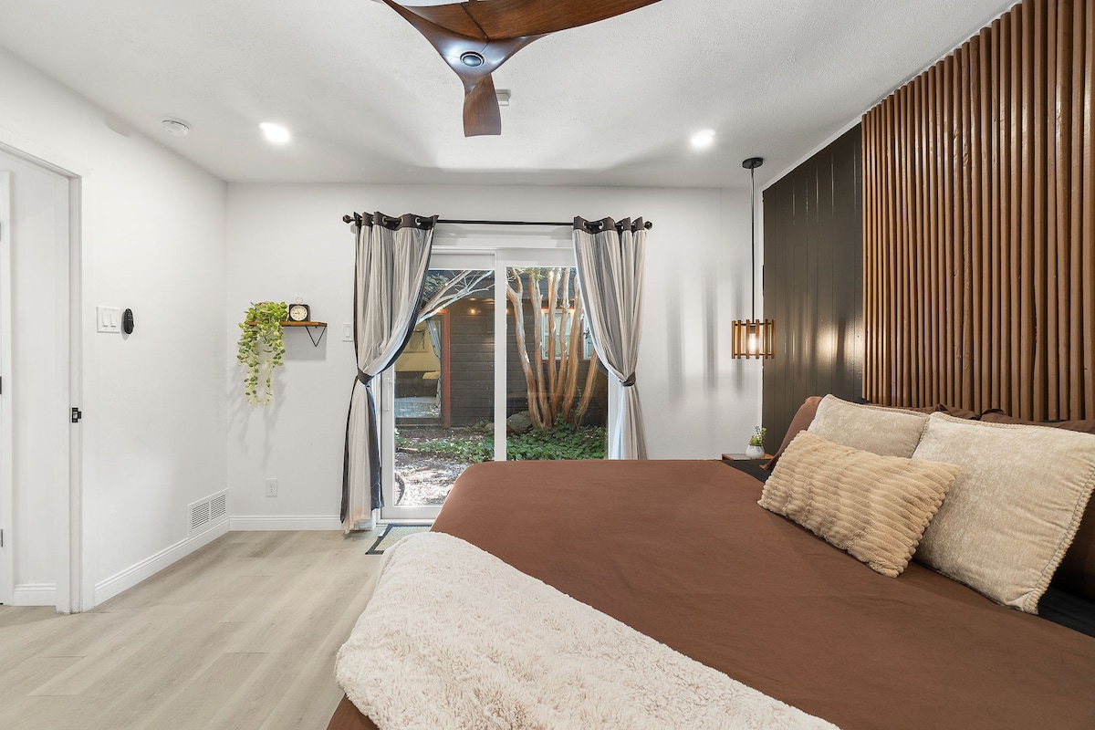 חדר מס '2, חדר שינה קינג סייז, חצר בין שני חדרי שינה.