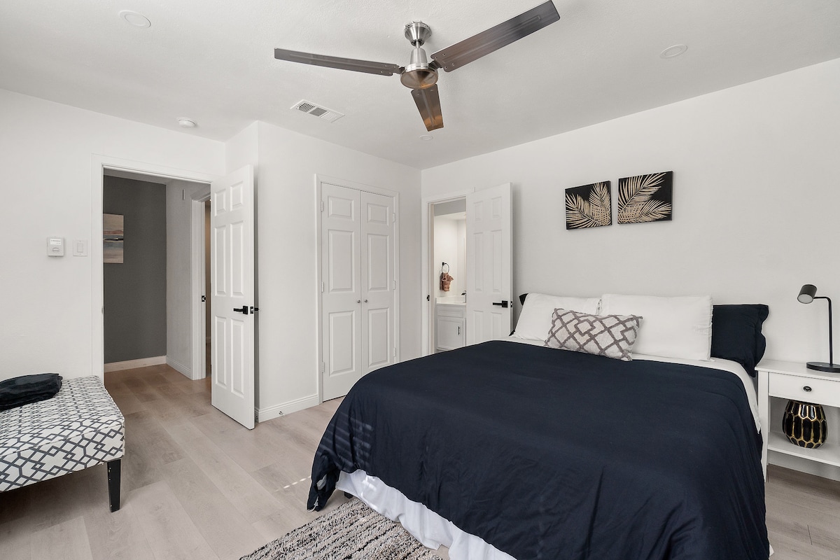 חדר שינה קווין סייז מס '4, חדר רחצה ג'ק וג'יל.