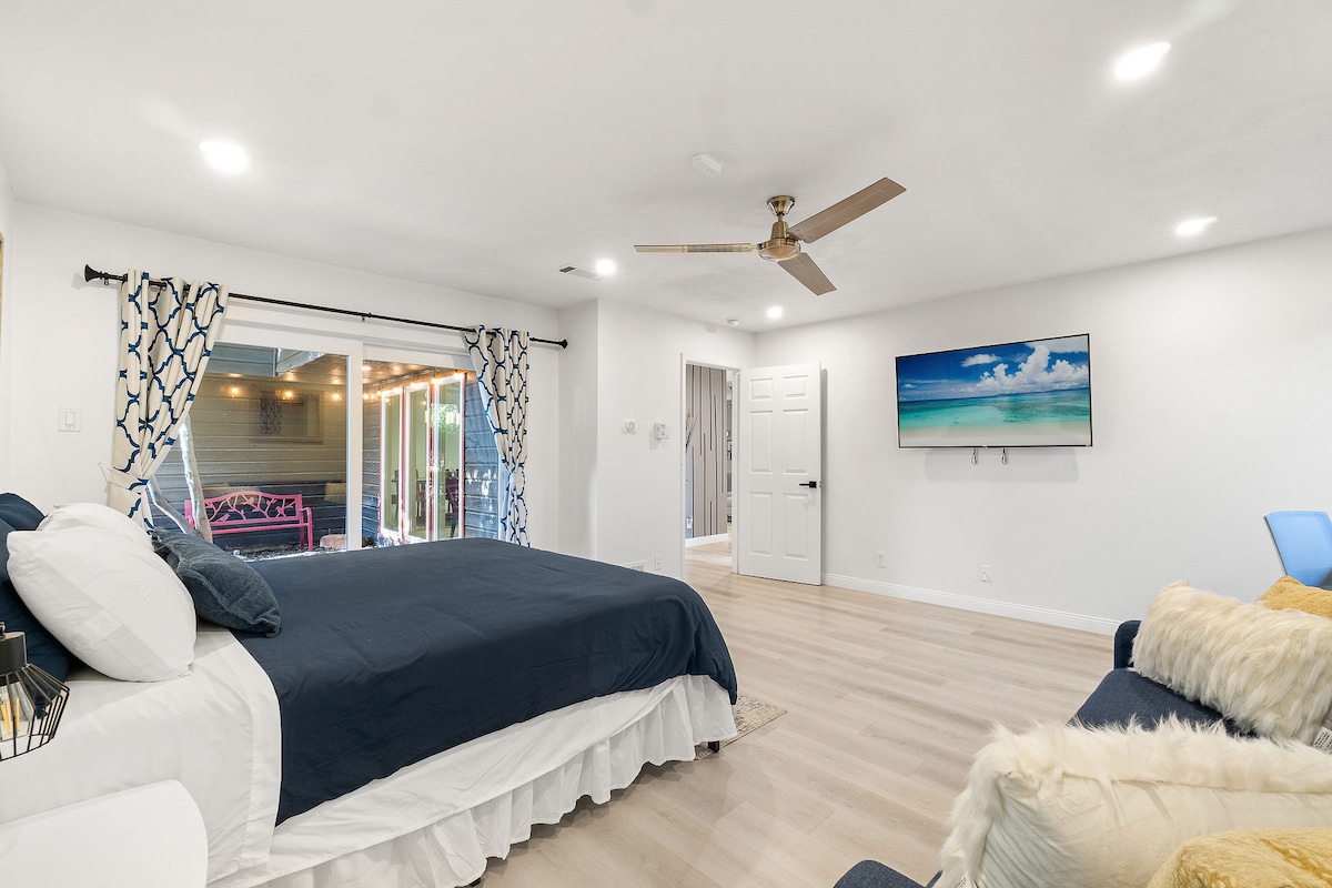 חדר #1 חדר שינה ראשי טלוויזיה