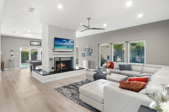 Spacious Home with Heated Pool & Billiard sleep 18