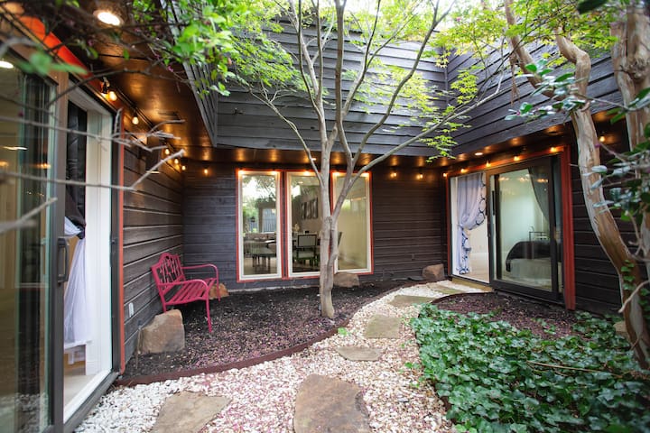 Spacious Luxury Home with Heated Pool & Pool Table gallery image 2