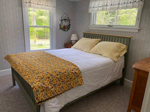 غرفة النوم المشرقة والمشمسة في الطابق العلوي. تحصل هذه الغرفة على أول تلميح في الصباح. سرير مريح بمقاس كامل وخزانة ملابس وخزانة ملابس. تطل النوافذ على الفناء والحديقة ومنطقة وقوف السيارات والبركة. (يقع بجوار الحمام العلوي مباشرة.)