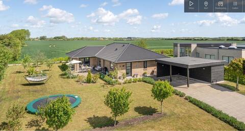 Lovely modern family villa with great location