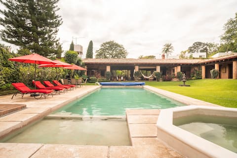 5 bedrooms, space and relaxation - 16 people.