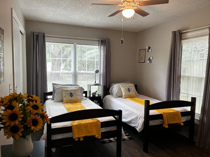 Спалня 3 с 2 единични легла