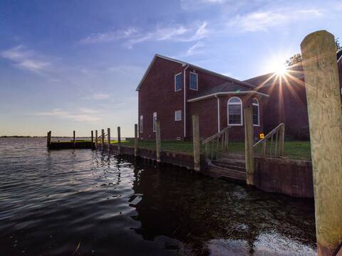 Lakefront Paradise with Boat Access