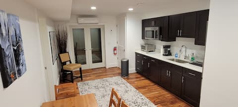 Simply Comfortable - 2 Bedroom + Kitchen