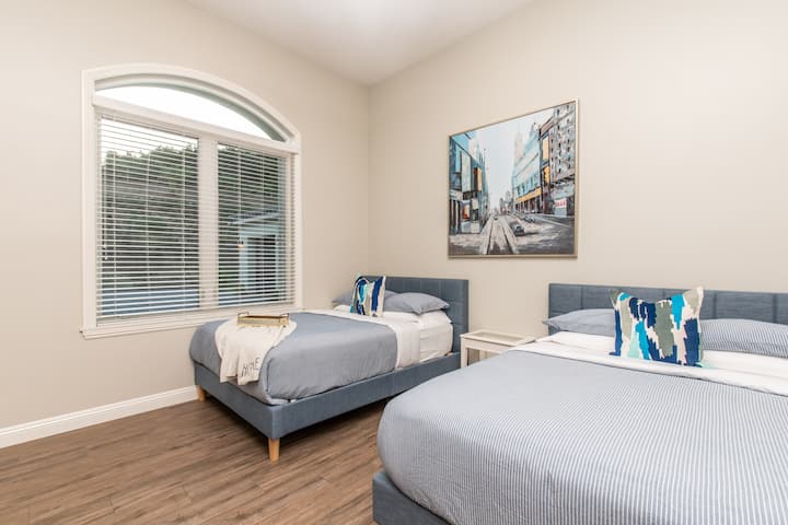 Bedroom #1- 2 Queen Beds, with tv