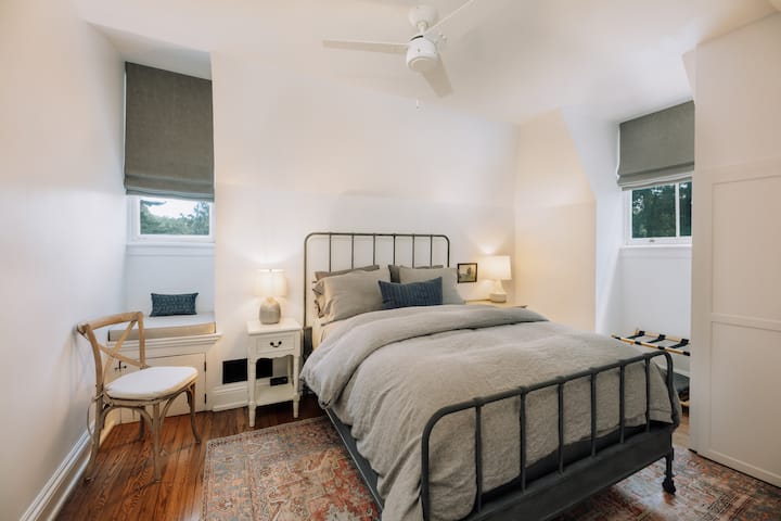 Each Bedroom has a queen size bed and a ceiling fan