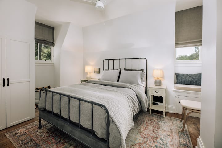 Each bedroom has a queen size bed and a ceiling fan