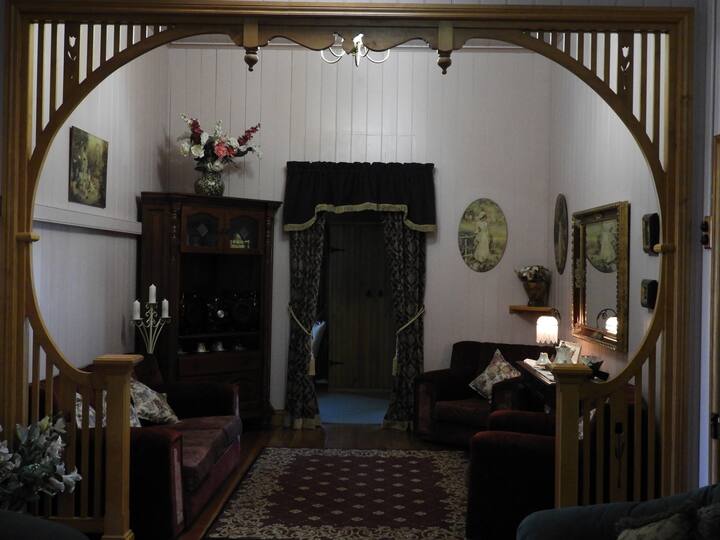 Room 2 Chill Grill & Ride Inn. Biker  Friendly. - Maryborough