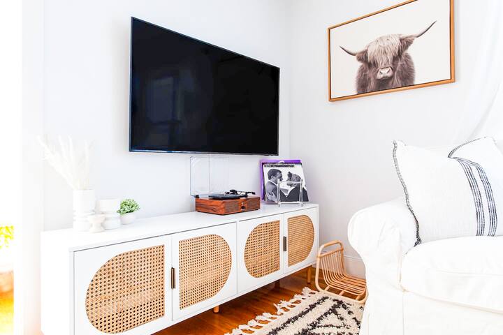 Farmhouse-chic Oasis in the City gallery image 2