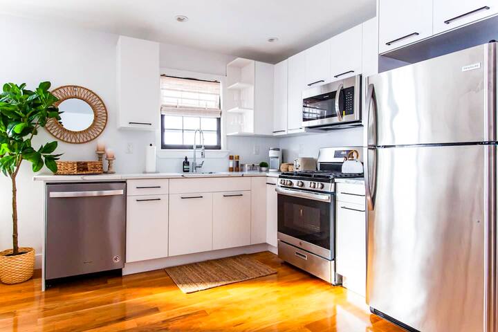 Farmhouse-chic Oasis in the City gallery image 3