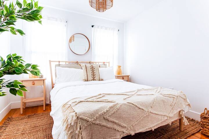 Farmhouse-chic Oasis in the City gallery image 4