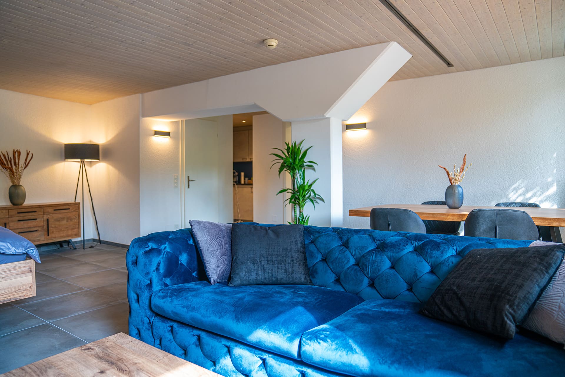 Top modern apartment with garage parking space