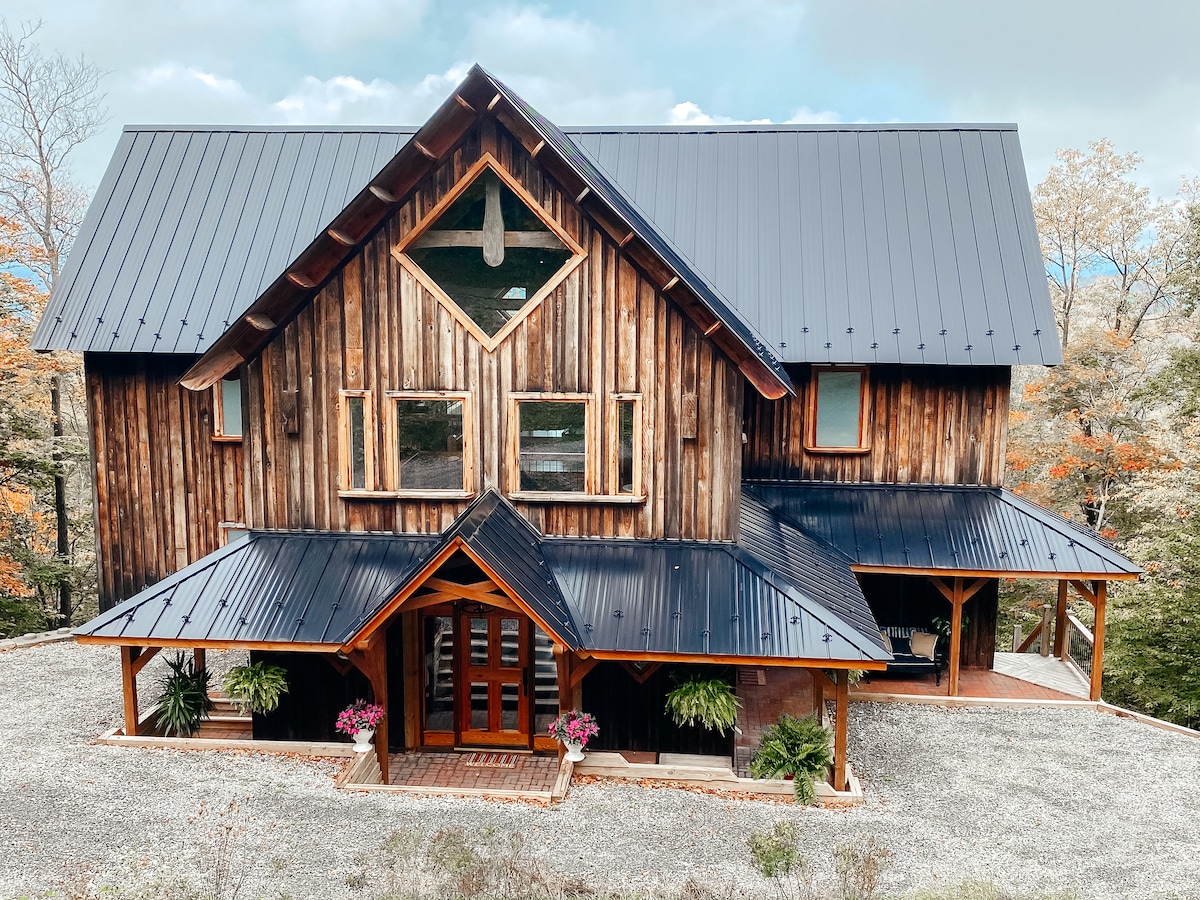 Snowshoe Ski House, sleeps 20 short walk to slopes Houses for Rent in