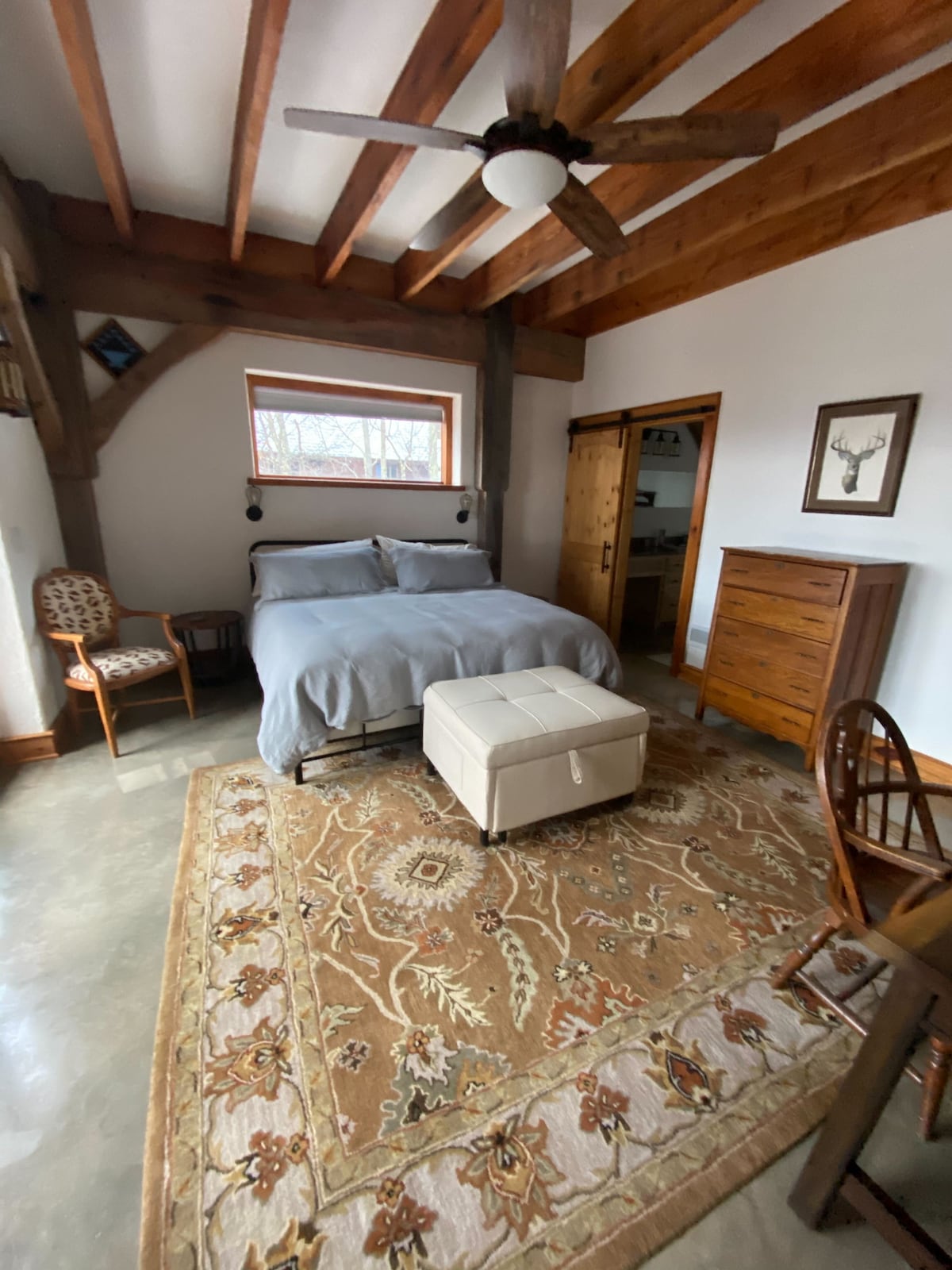 Chumba cha kulala cha ghorofa ya kwanza - kitanda aina ya king