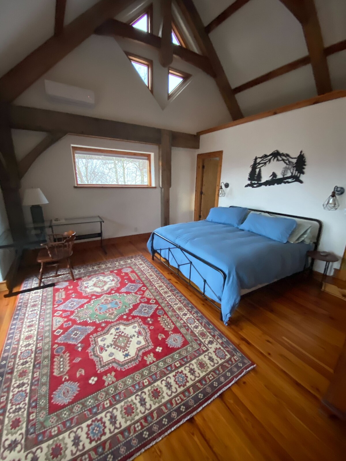 Chumba cha kulala cha ghorofa ya pili #1 - kitanda aina ya king (upande wa kulia wa eneo la pamoja)