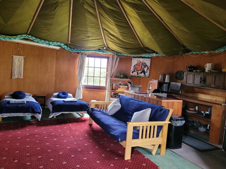 Beautiful Country Yurt, Indoor Fireplace. - Kent