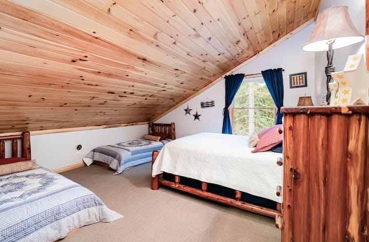 ห้องนอนสีแดงซีดาร์