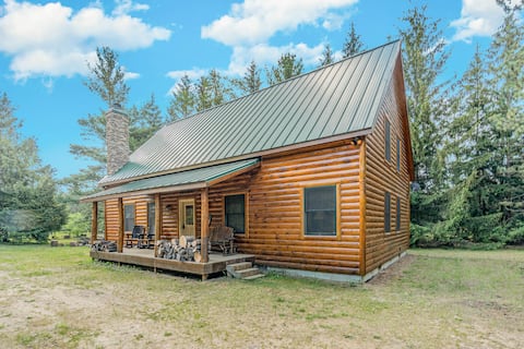 Modern Rustic Cabin near the Leota Trails