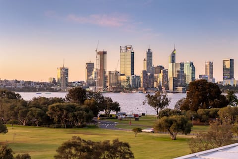 Eventide - stunning views of city, river and park