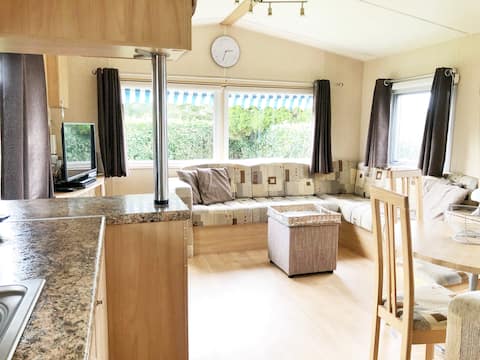Popular Airbnb listing: Chalet 575 at Recreation Park de Wielen in Sint Maarten
