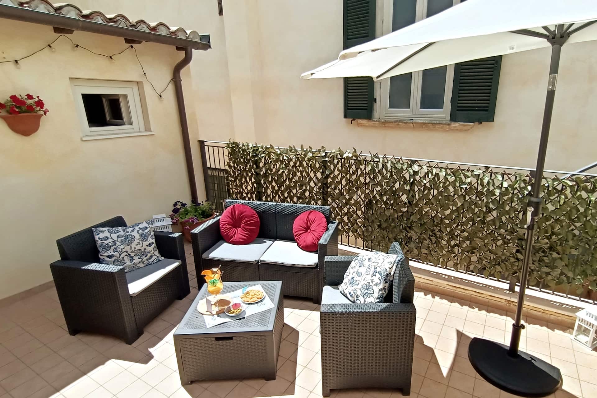 Cozy House with Private Courtyard in the Historic Center of AQ